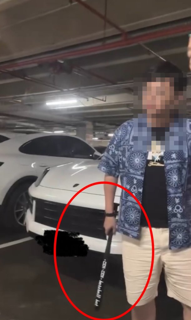影/好市多停車驚魂！逆向搶位還持球棒嗆聲　民眾驚喊：我真的住在台中？