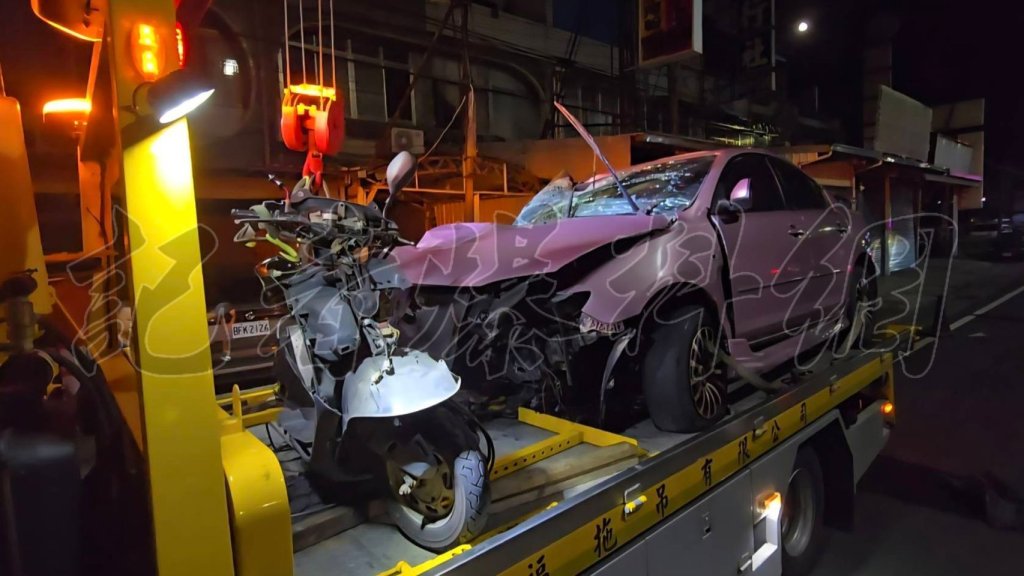 獨／高雄死亡車禍！男重砸擋風玻璃「成蜘蛛網狀」　噴飛15m斷魂