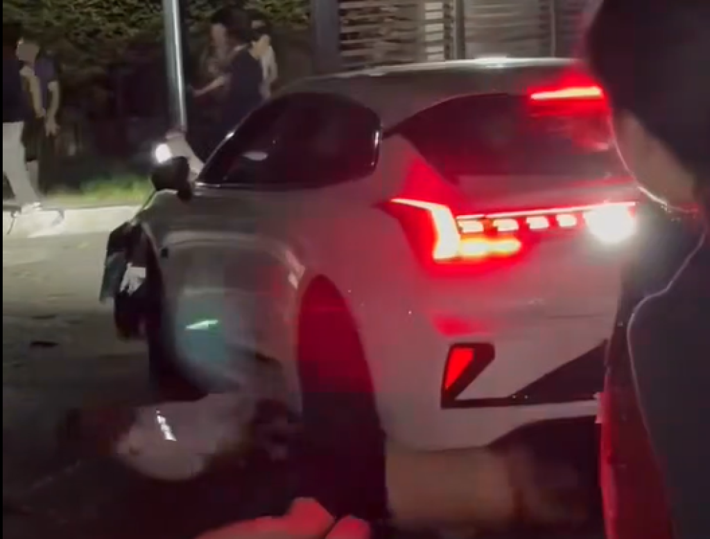 影／貨車擋路猛按喇叭引民眾不滿　駕駛「踩油門來回輾人」1死4傷遭陸警逮捕