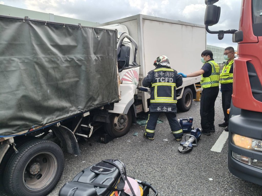 台74線車禍！　3車追撞2受傷1人死亡