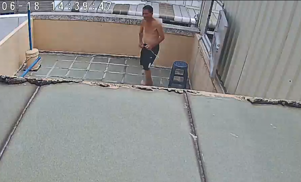 高雄鄰長夫妻脫序行為頻傳！上回妻端雞拜監視器 這次鄰長裸身爬窗入侵隔壁鄰居