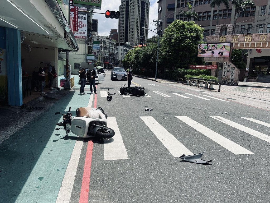 中和肇逃案!騎士迴轉遭撞飛　中和警鎖定車主追查中