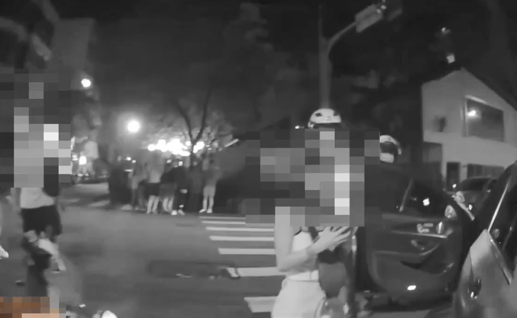 賓士違停斑馬線被警方攔查發現毒品 路過民眾全程目擊拍手叫好