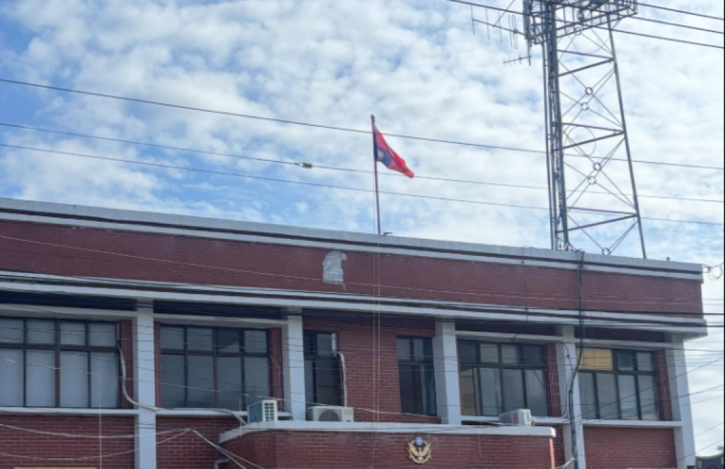 影／派出所驚見國旗反掛！路過民眾拍下PO網　網友：有人要倒大霉了