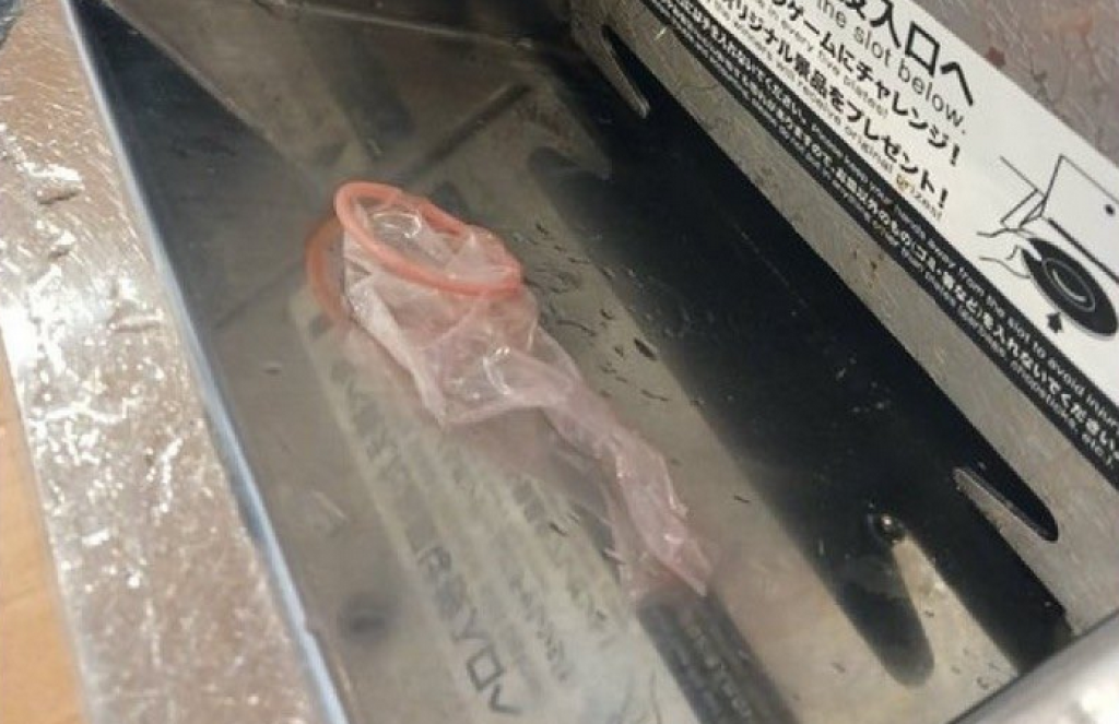 影／保險套丟進藏壽司回收口！日屁孩拍照PO網稱「想發一個有趣的哏」　遭警函送法辦