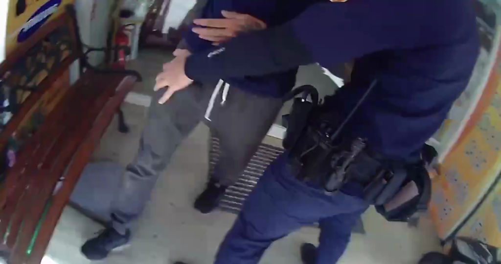 當街閃躲警察眼神太心虛！越籍失聯移工永康被查獲　一度想逃被壓制送辦