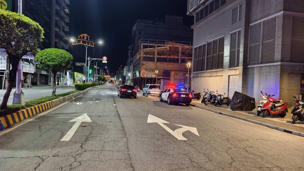 三重深夜死亡車禍...男闖紅燈撞死6旬婦　有6度無照駕駛紀錄