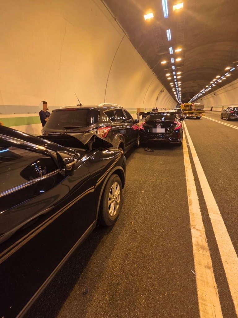 國道3號中寮隧道驚傳9車連環追撞　所幸無人傷亡、1小時恢復通車