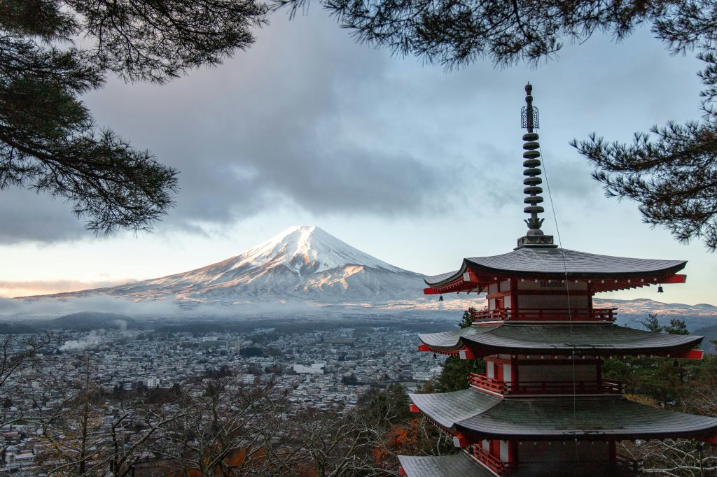 富士山7月開山迎人潮！日方嚴防夜襲客「彈丸登山」硬闖攻頂