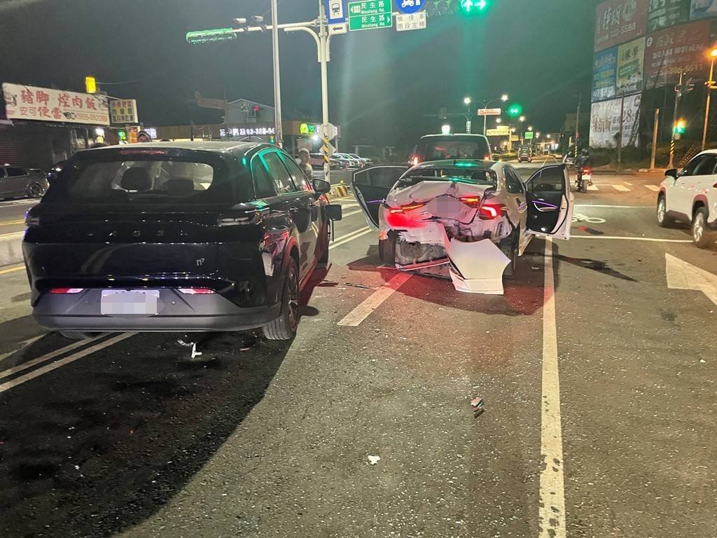 好好停紅燈也有事！桃園3車連環撞　肇事男追尾再推撞釀2傷