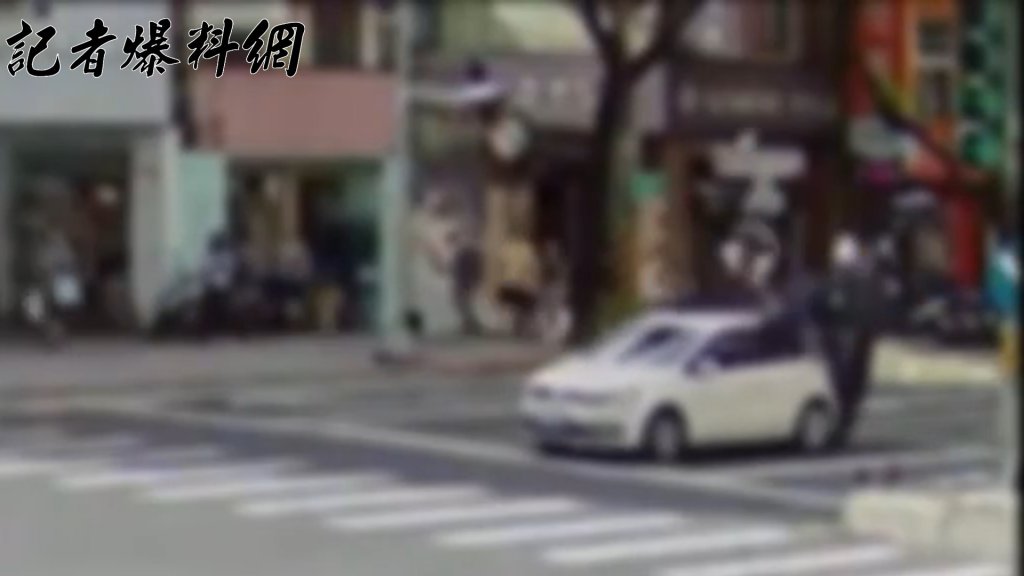 板橋「4貼」黃牌追尾等紅燈汽車　母抱嫩嬰噴飛空翻重擊引擎蓋慘摔