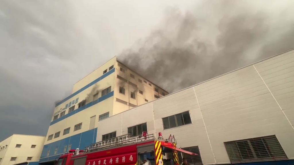 快訊／台南德揚科技廠大火！火點旁放「王水、氰化物」　消防急撤離