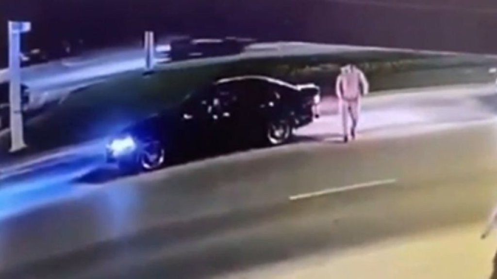 影／找女友遇死劫！俄男過馬路遭疾駛車輛撞飛亡　驚悚1死6傷影片曝光