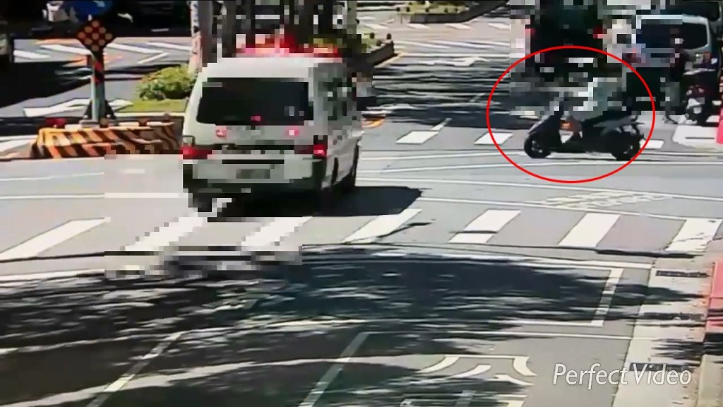 北市松山區嚴重車禍！民間救護車闖紅燈　騎士遭撞死亡