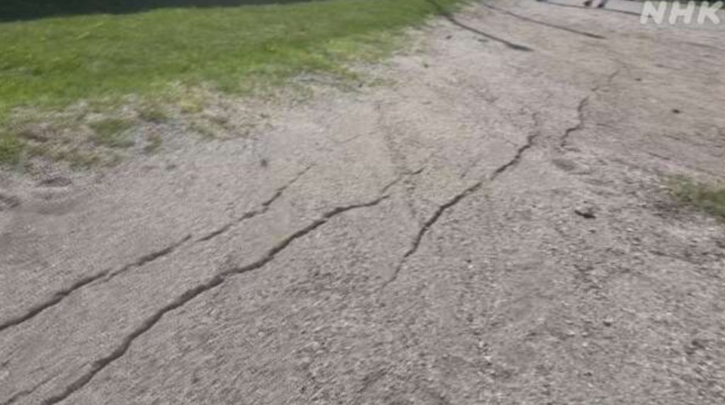 鹿兒島十島村小學校園出現地裂　震度5弱地震頻繁 專家示警恐有更大規模地震