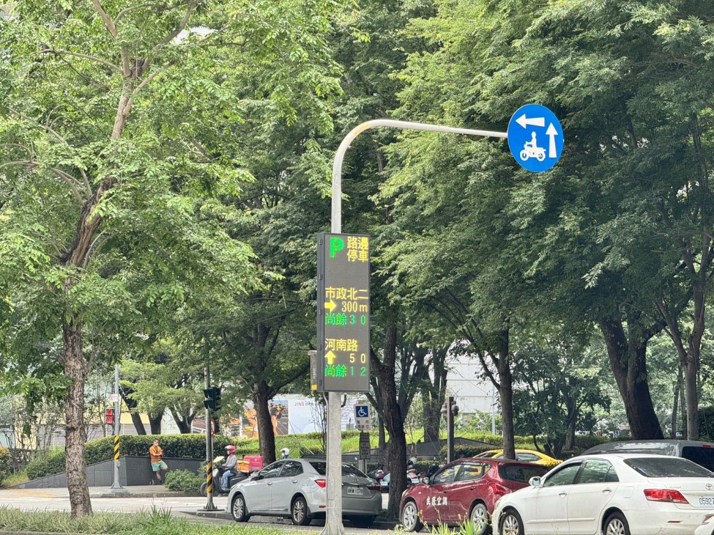 停車省時新利器！台中36處智慧面板即時報你哪裡有空位