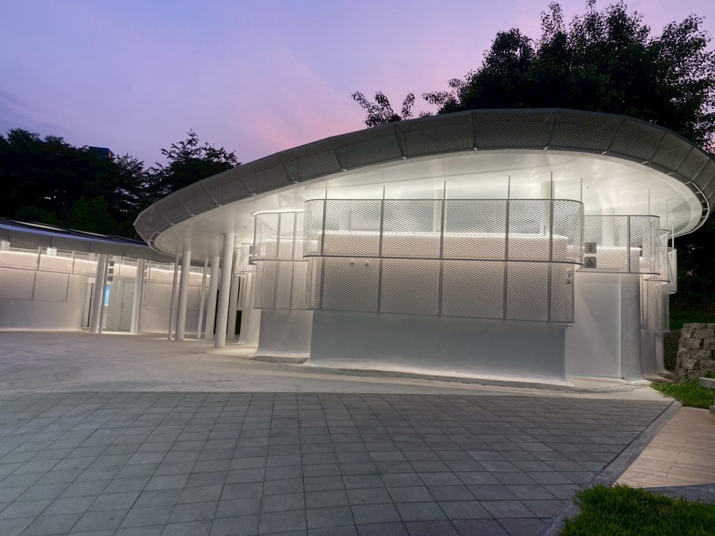 文心森林公園「親子小白宮」陽光公廁 9月啟用 全台首座智慧親子友善廁所