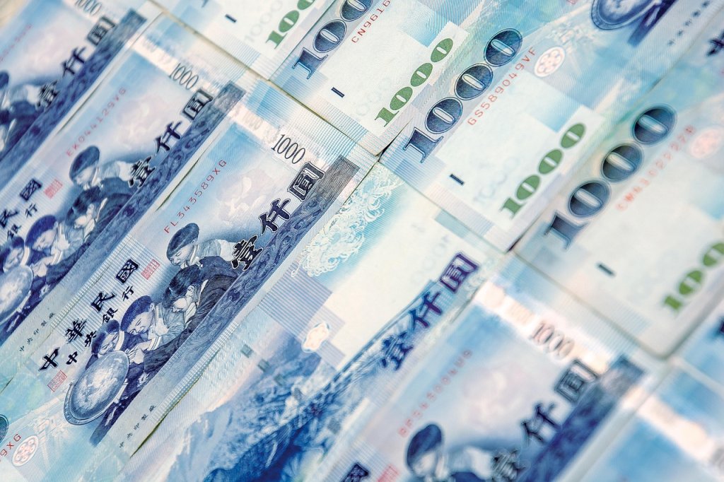 全民現金戰開打！藍白搶喊發錢數額　民進黨：國安預算不能被犧牲