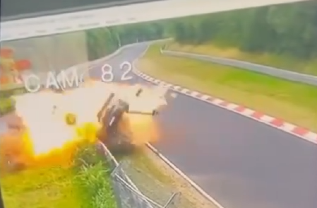 影／紐柏林賽道事故！保時捷與BMW高速擦撞再撞護欄　騰空飛起爆炸變火球