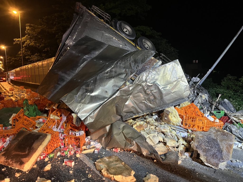 國道3號死亡車禍！自小客車故障停路旁遭半聯結車追撞 釀1死1傷