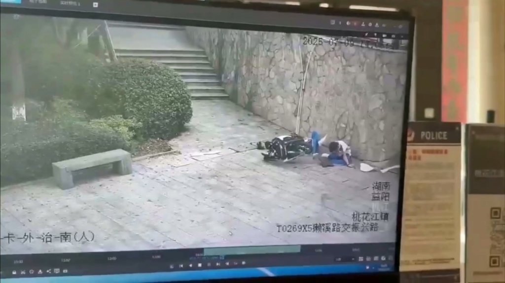 影／學生雙載騎改裝電動車！失控高速撞上牆壁雙亡　影片陸網瘋傳
