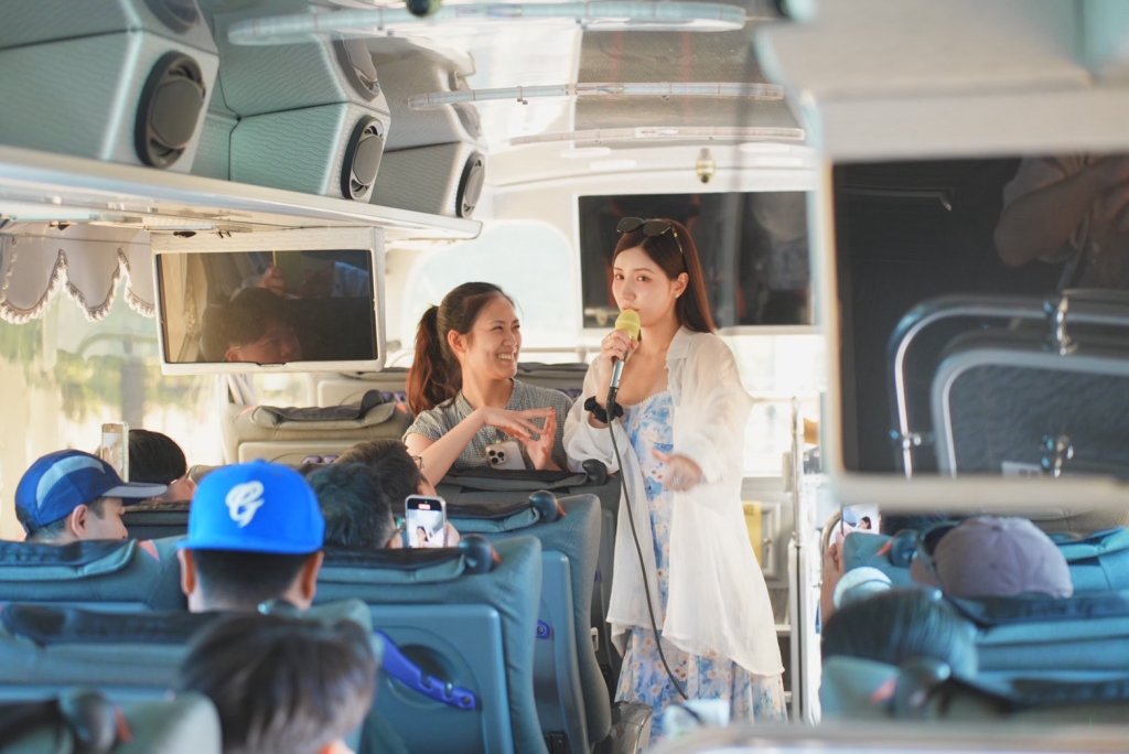 暈了！女神南珉貞化身車掌...搭車陪粉絲暢遊西拉雅　浪漫互動讓粉絲臉紅心跳