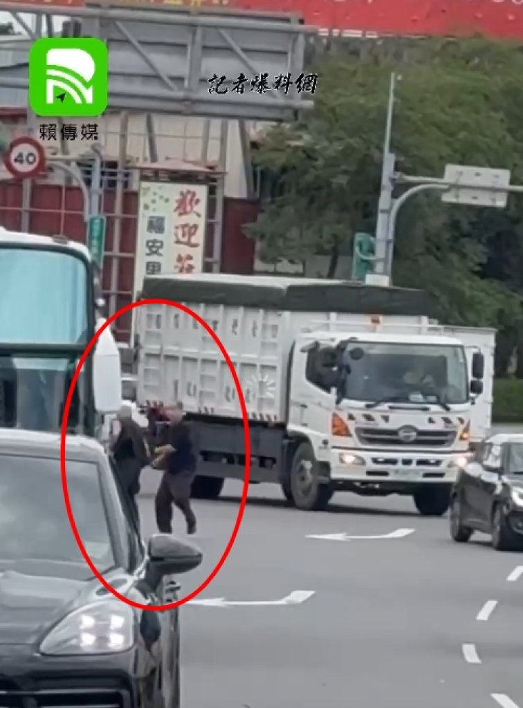 獨家投訴/洲美快速道路驚見「保時捷對尬遊覽車」　行車糾紛變街頭擂台賽