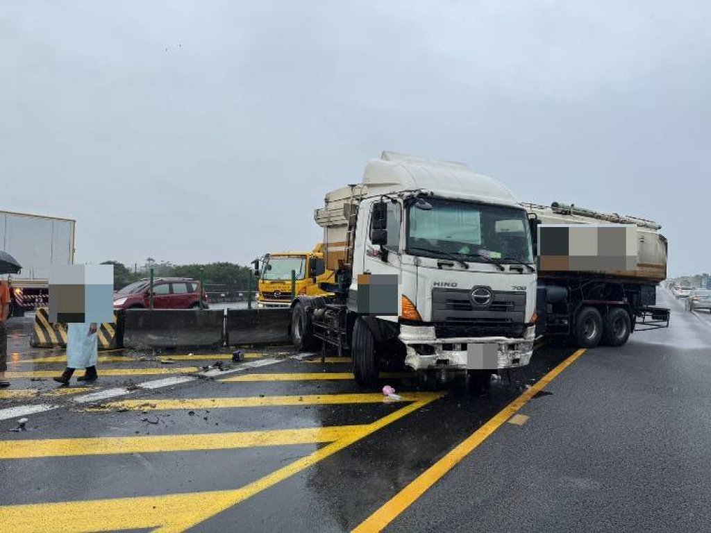 國道1號事故！　半聯結車撞分隔島害對向兩輛車追撞