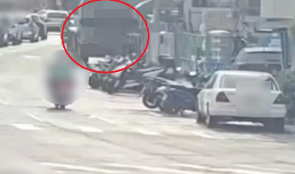 撞擊畫面曝光！　南港吊車煞車失靈衝路邊釀毀損