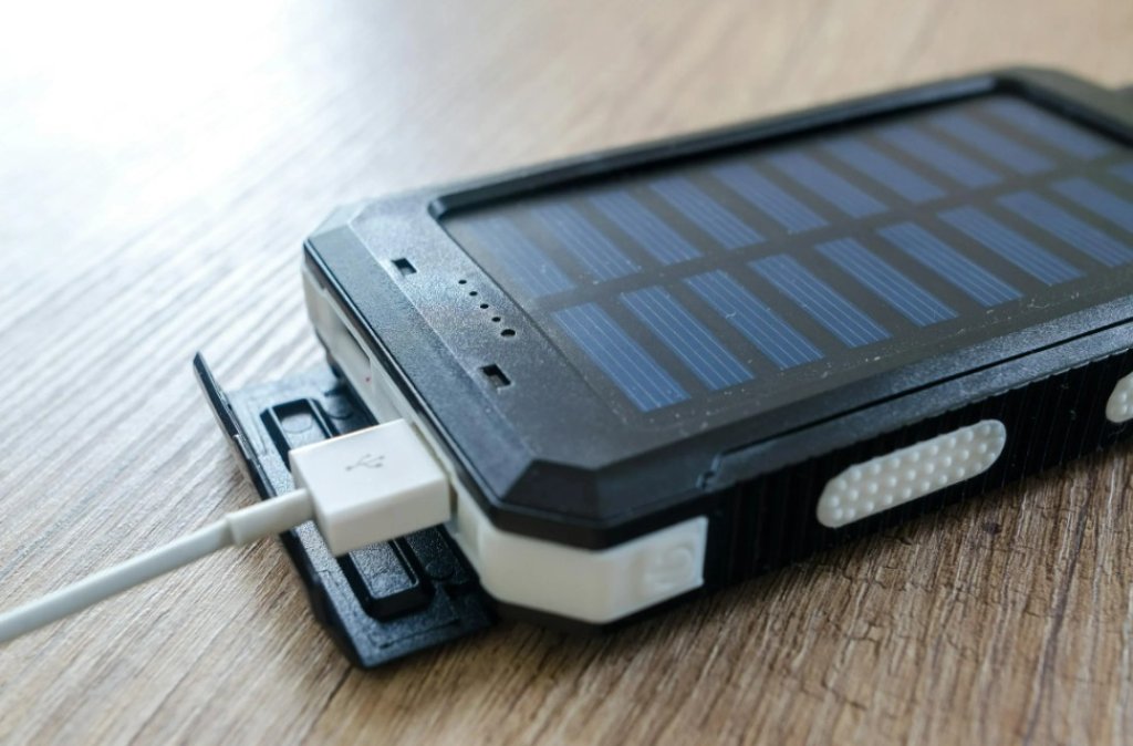 睡覺充電「燒壞2支iPhone」！3C達人公開充電4招維持電池健康度