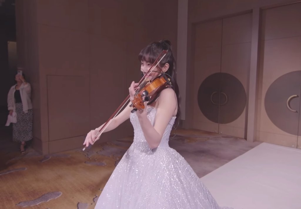 林逸欣婚禮曬12分鐘成長影片 10萬人讚「幸福家庭典範」