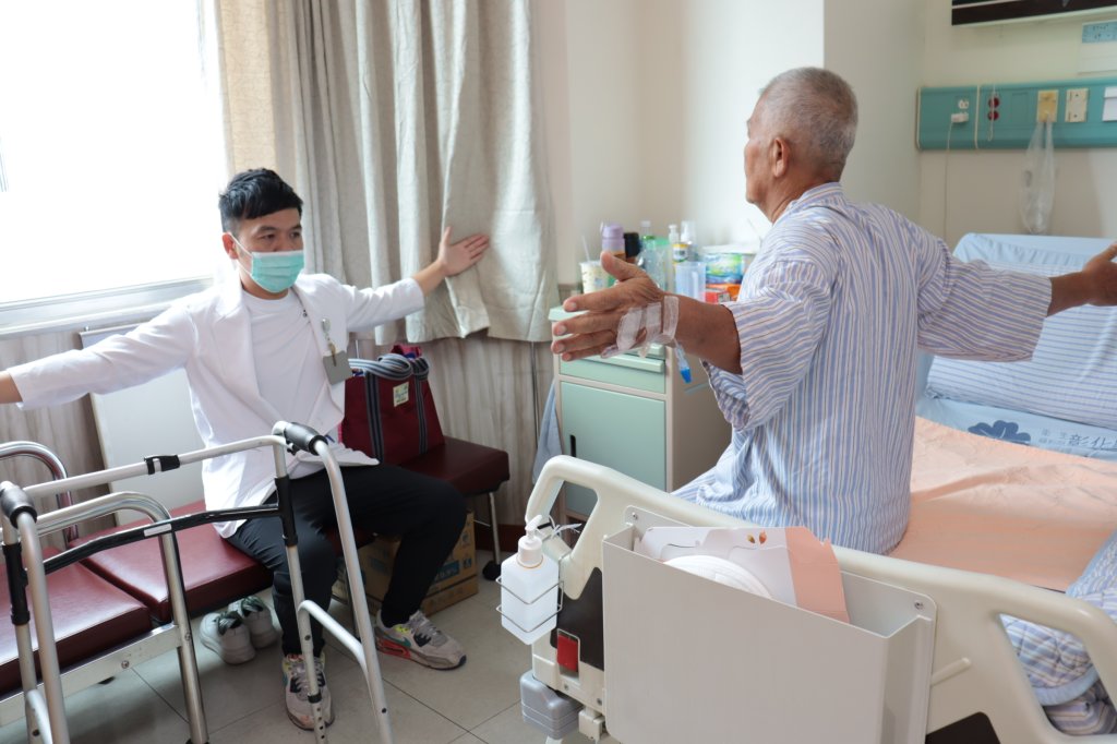 高血壓沒控制引發急性肺水腫血氧驟降 70歲老父送醫救回一命