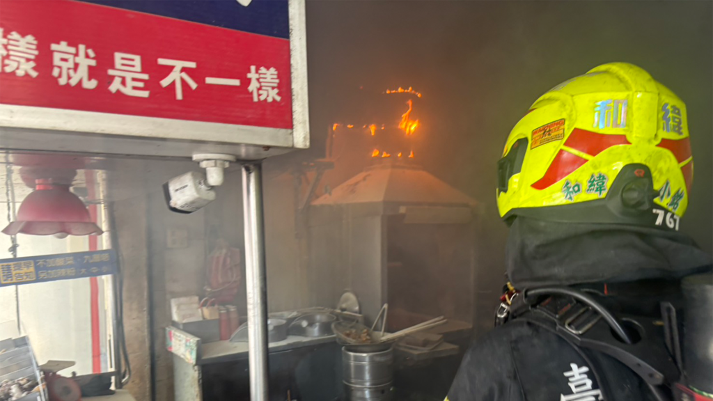 台東資源回收廠夜間火災！　1男子手腳燒燙傷