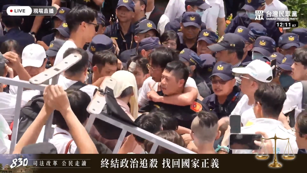 申請未過就上街！民眾黨「文化走讀」爆衝突...8警受傷　警政署震怒嚴查
