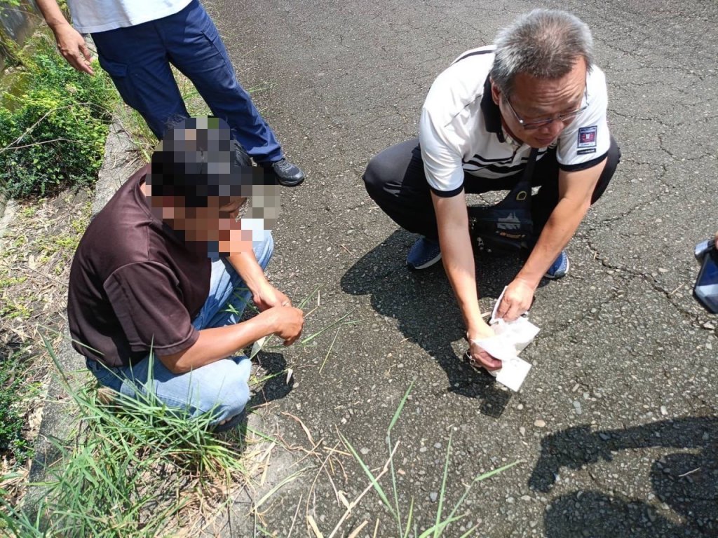 放車前架太危險！屏東惡賊當街搶皮夾 拖倒被害人 警二小時逮人