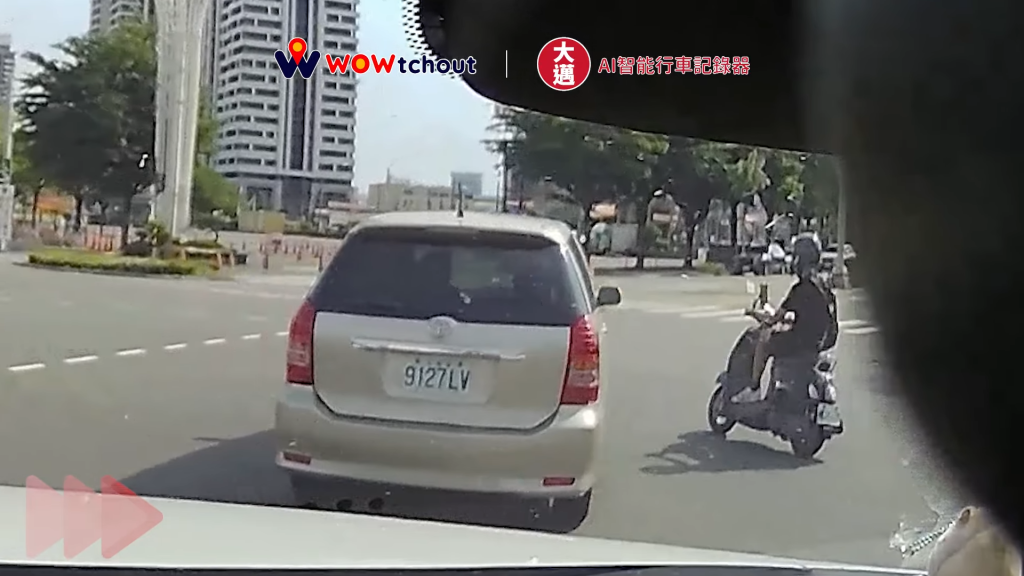 影／台南伯「鬼切兩車道」！騎士慘遭擊落　犁田畫面曝