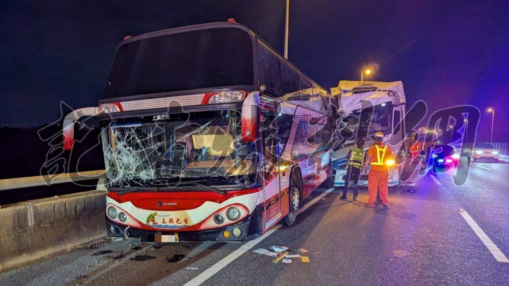 快訊／人肉夾心餅乾！遊覽車司機慘遭大車追撞　OHCA送醫搶回一命