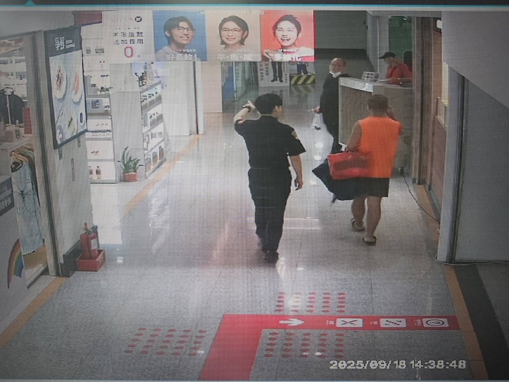 新左營站環球百貨內某咖啡店員背包遭竊 鐵警1小時內火速逮人 贓物全追回
