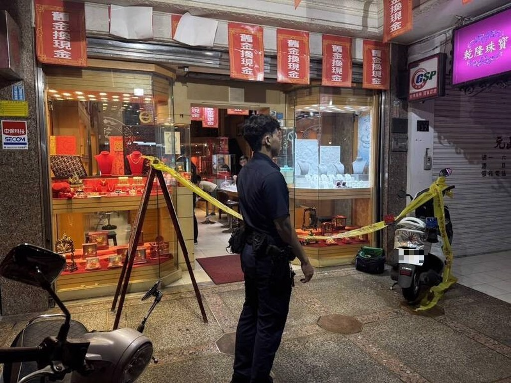 基隆銀樓遭搶！歹徒持「假手榴彈」威嚇得手2條金項鍊　警速逮人