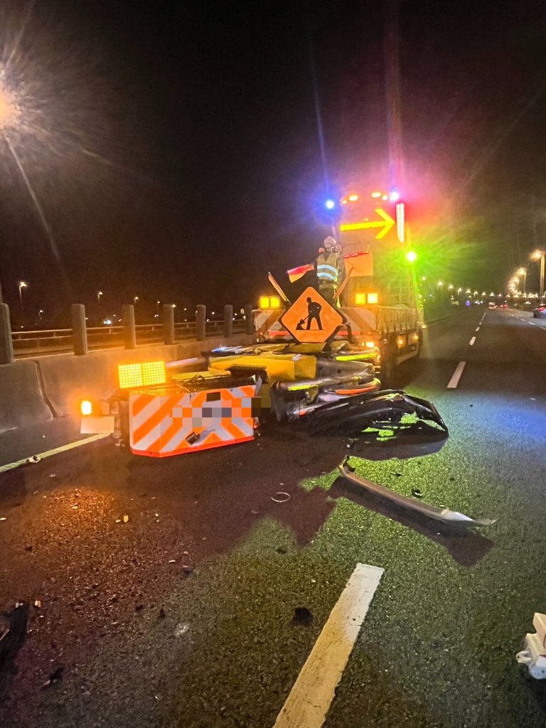 國道又傳輔駕車撞緩撞車！ 　休旅車車頭撞爛