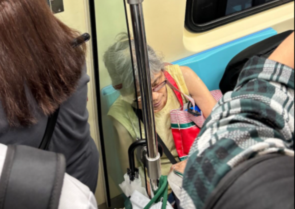 逼讓座阿嬤繳清罰金「搭捷運又凹優先席」　當事乘客：隔壁阿姨叫她去其他地方坐