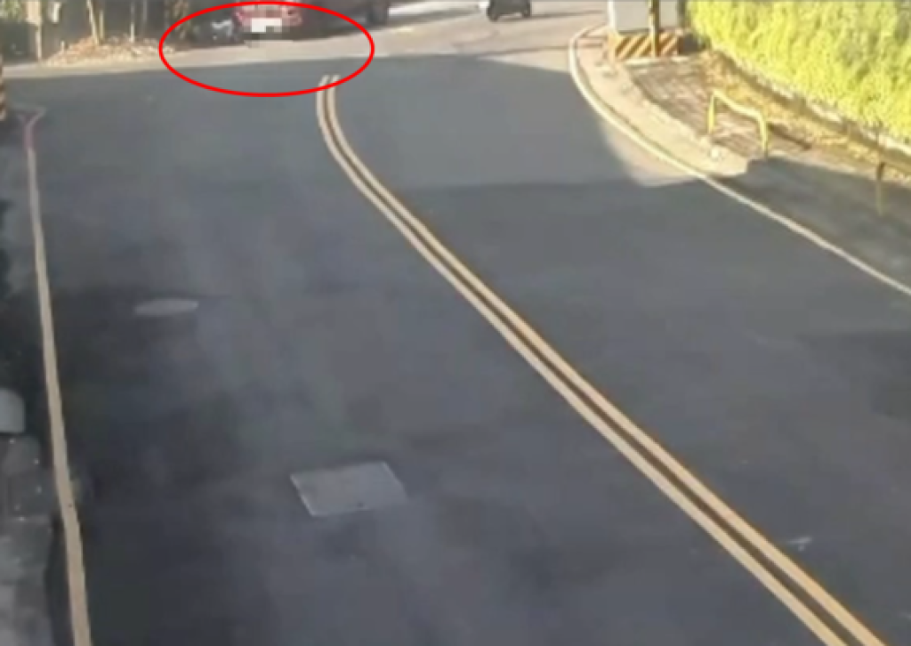 影／黃子佼涉肇逃畫面曝光！開車擦撞　稱沒感覺撞到人