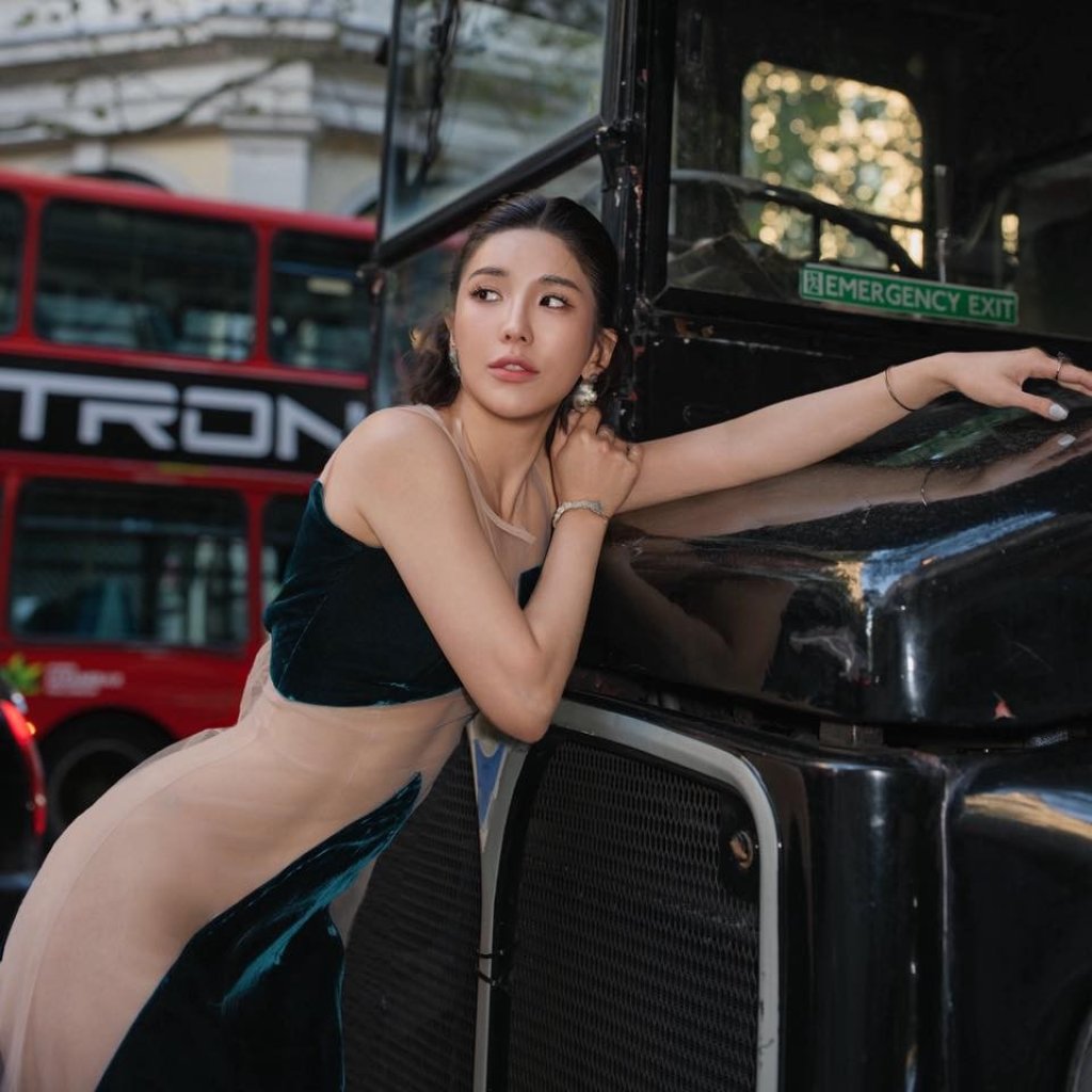 啦啦女神壯壯「透視禮服」驚艷全場　S曲線辣度破表