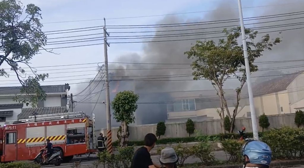 高雄海產行「柴油管線爆炸」！燉煮魚翅釀災 2人被救出