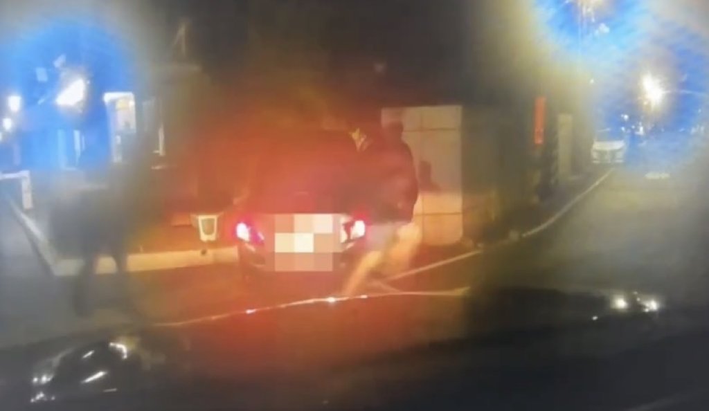 通緝犯拒檢揮拳襲警！自撞圍牆「被搜出60萬+K盤」