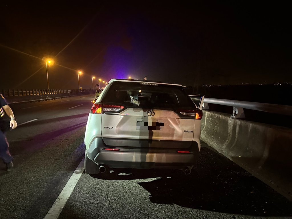 國道3號和美路段事故！　自小客車撞護欄兩傷
