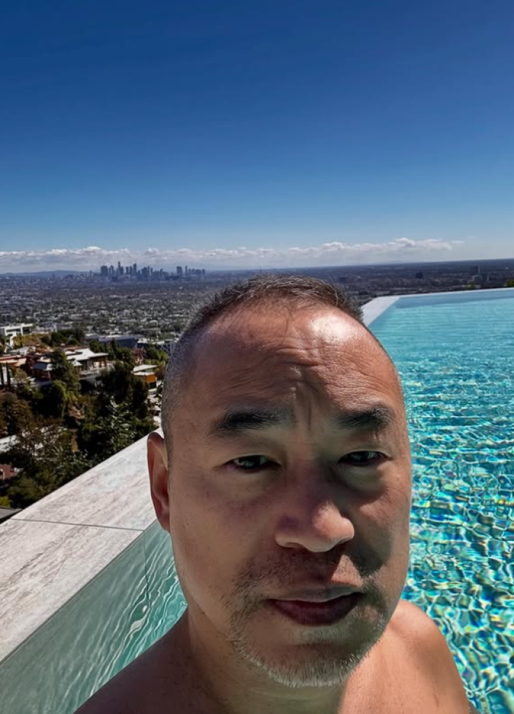 麻吉大哥爆倉17億仍曬泳池照！黃立成淡定回「補X小」