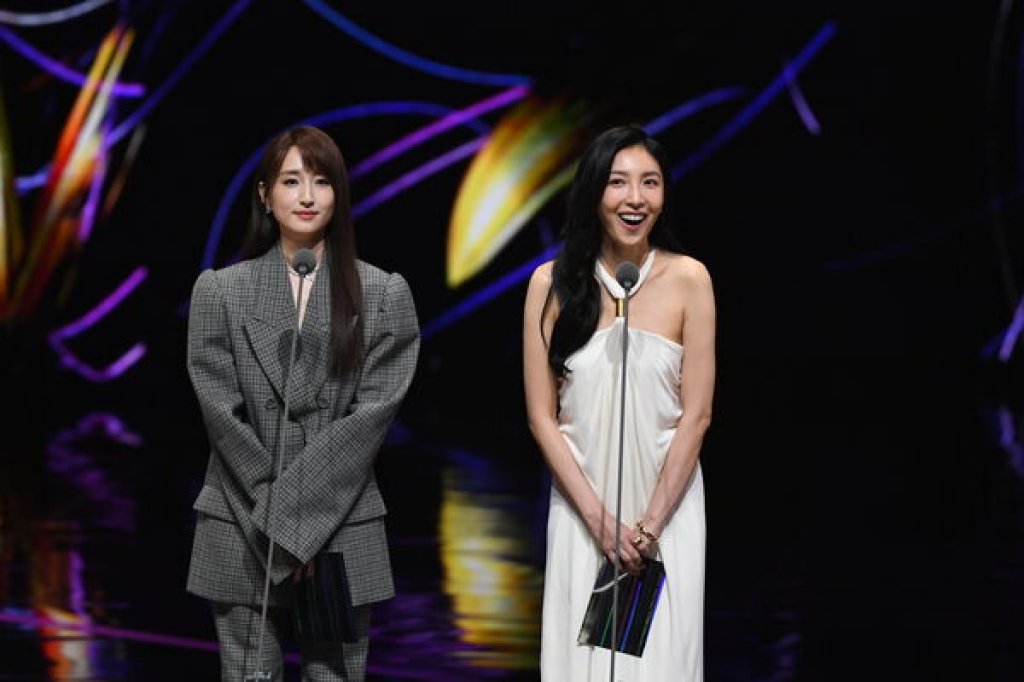 楊謹華、柯佳嬿世仇同台！互嗆對方後竟「嘴對嘴接吻」