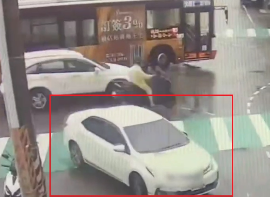  桃園八德疑毒駕肇事逃逸　自撞路樹被逮車內搜出喪屍菸彈！