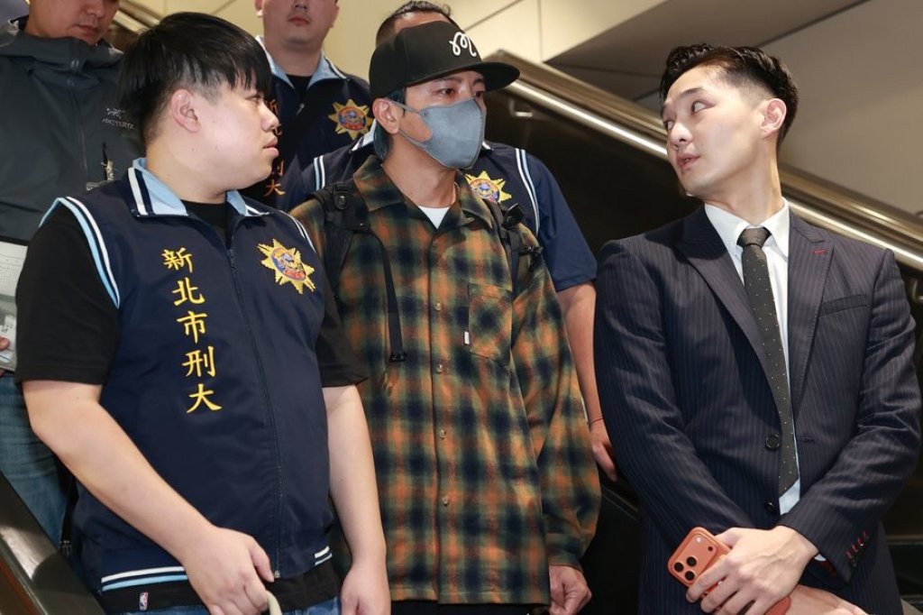 坤達閃兵案遭拘提！加拿大錄影急返台　一抵桃機就被檢警帶走